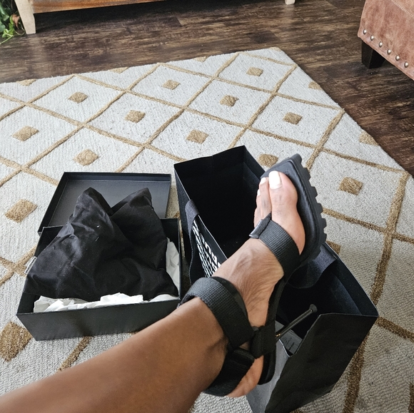 Alexander wang sandal heels.. worn only twice.. - Picture 5 of 9